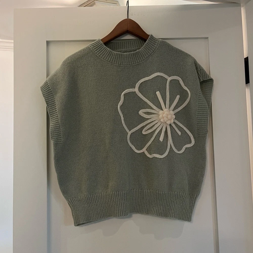 SHEIN Mint Green Short-Sleeve Flower Knit Sweater - Picture 3 of 6